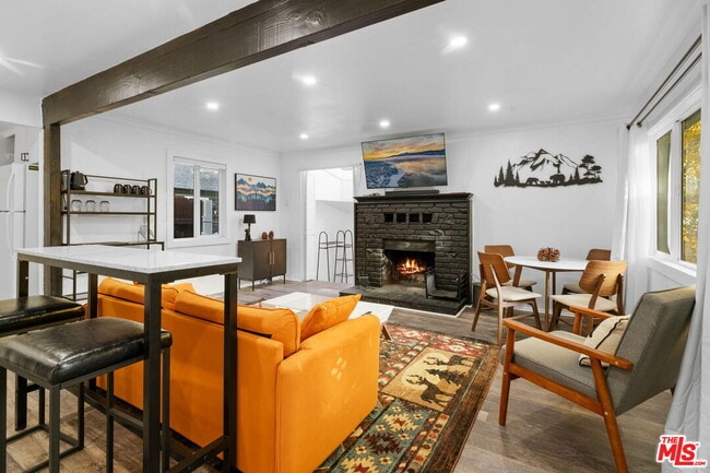 Building Photo - 993 Cameron Dr