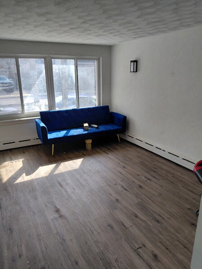 1037 E Philadelphia St Unit 2nd Floor