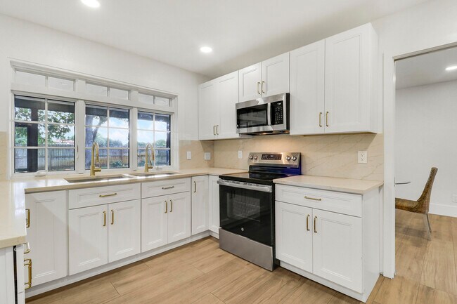 Photo - 1009 Alamanda Dr