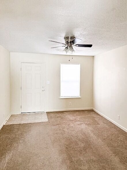 Photo - 470 Martha Ln