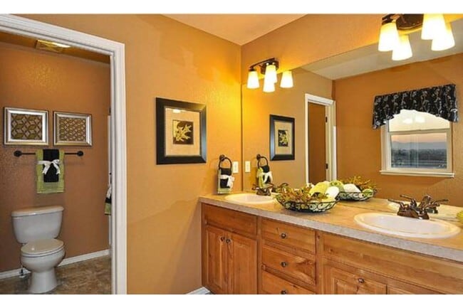 Photo - 2121 Saison St