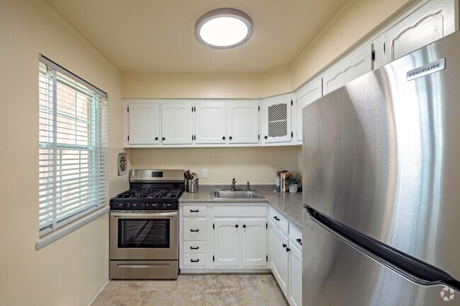 Model Unit 1BR, 1BA