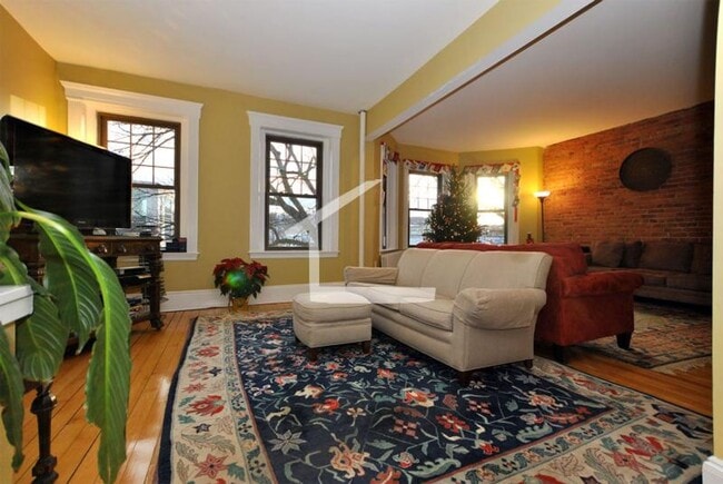 Building Photo - HOT ALLSTON LISTING!!!!