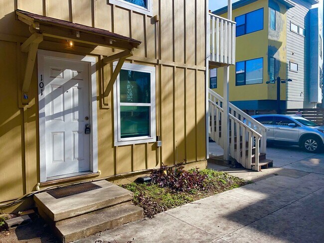 Photo - North Campus 1x1