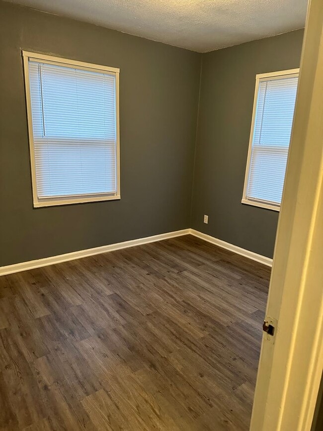 Building Photo - Cozy 2-Bedroom Duplex For Rent