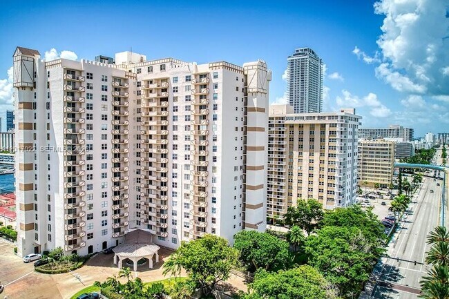 Building Photo - 1865 S Ocean Dr Unit 15C