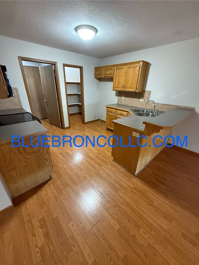 Photo - Georgous duplex in Raymore with a lot to offer!