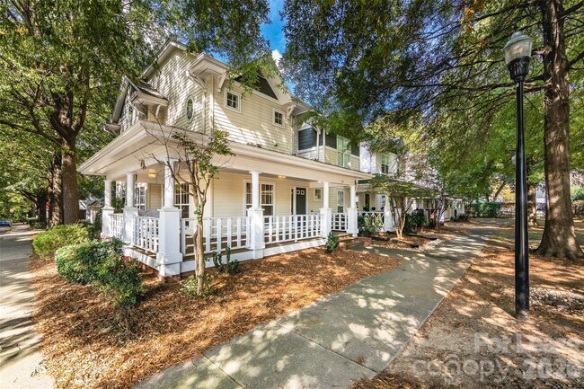 Photo - 1124 W 1st St