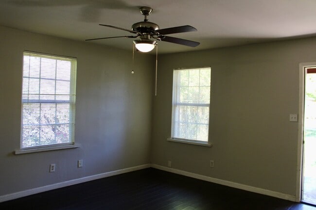 Photo - Charming 2 Bedroom, 1 Bath Home with Side ...