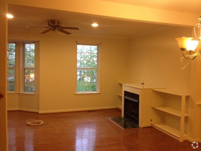 Building Photo - 136 Sanborn Pl Rental
