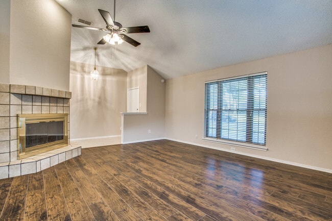 Photo - 3 Bedroom in Coppell - Large Trees and Fenced Yard