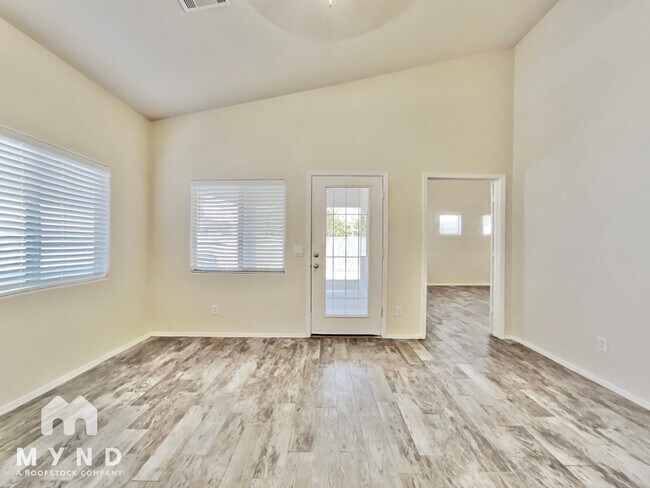 2632 E Hidalgo Ave