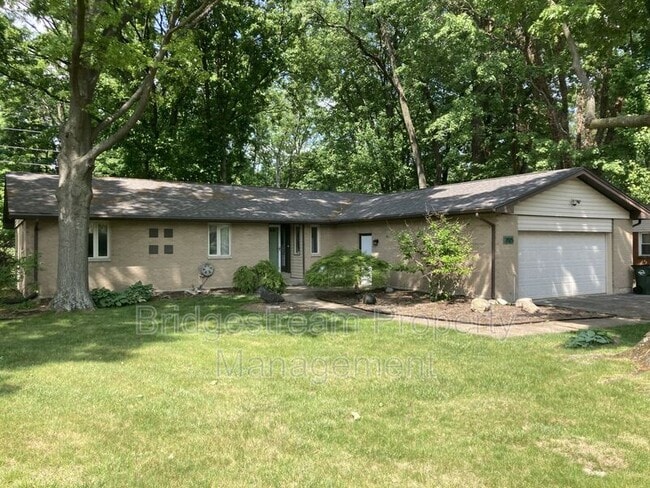Building Photo - 2125 Belloak Dr