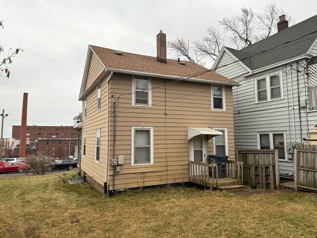 425 E 5th St