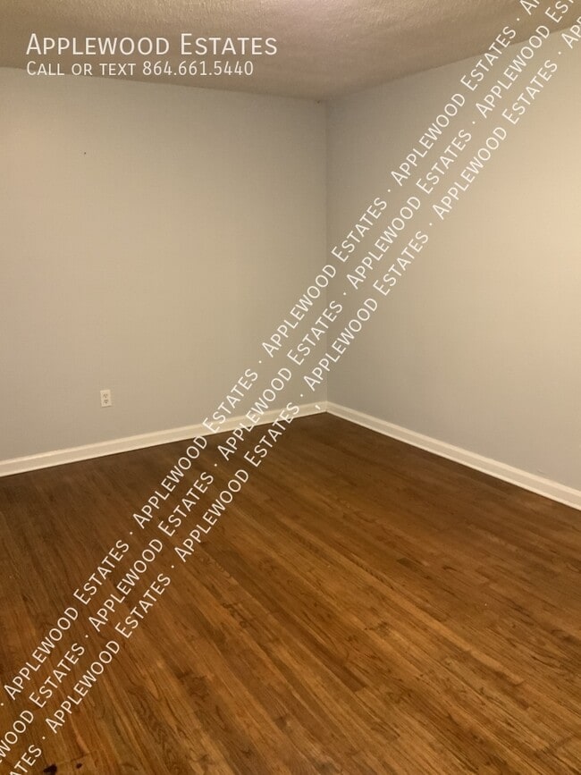 Photo - 1287 Montview St