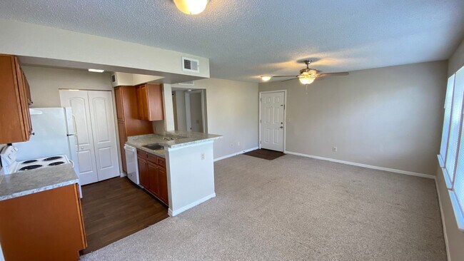 Photo - MOVE IN SPECIAL! First Floor 2BR/2BA Condo... Unidad 2312