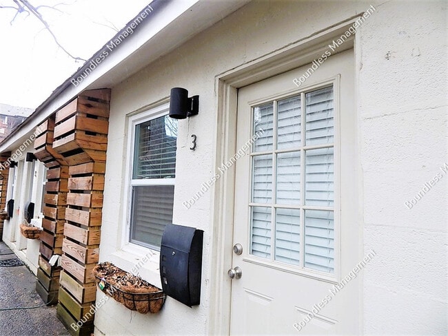 Photo - 712 Highland Ave NE Unit Apt 3