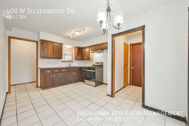 Photo - 400 W Silverwood Dr