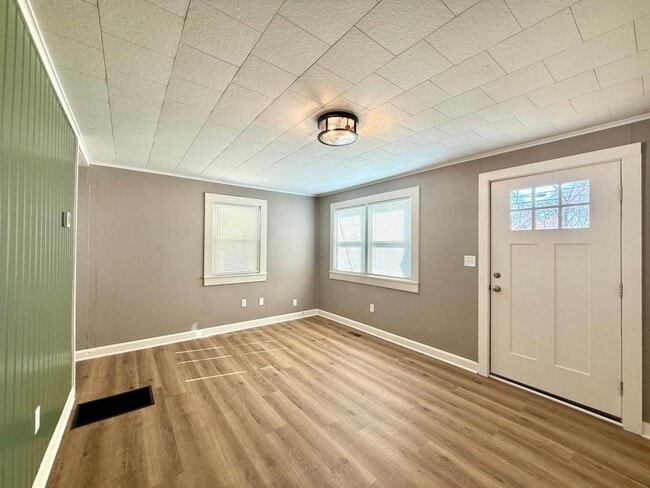 Photo - 716 Forest St