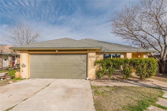 Building Photo - 700 David Curry Dr