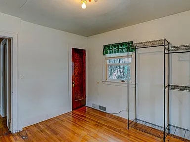 Photo - 810 W Lewis St