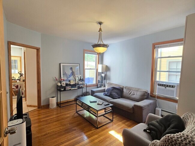 Photo - 28 Bardwell St Unit 1