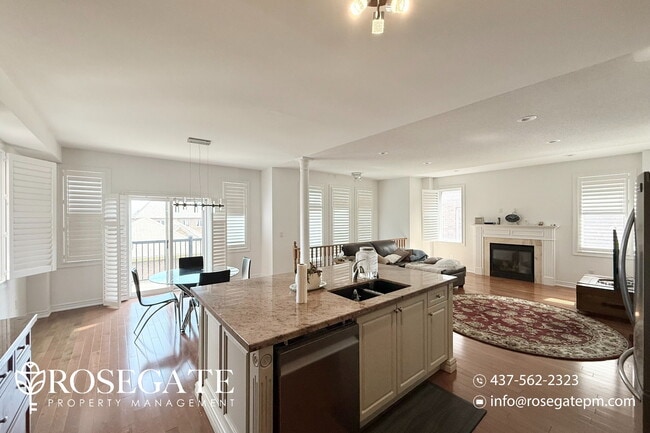Photo - Stunning Renovated 4-Bedroom + Den Detache...