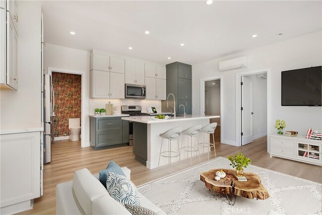 Photo - 33802 Street of the Violet Lantern