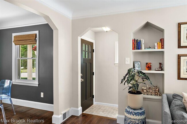 Photo - 4420 Elmwood Ave