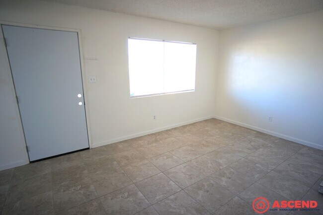 209 E Warren Ave Unit B