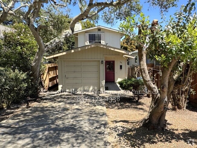 Building Photo - Charming 2-Bed, 1.5-Bath Multi-Level Home...