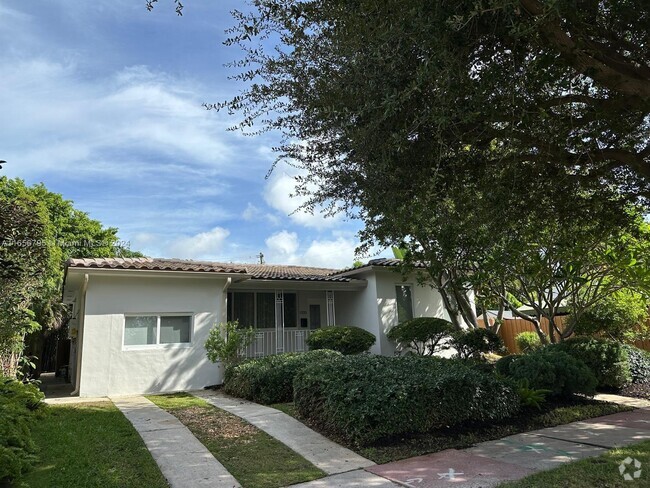 Building Photo - 1725 Biarritz Dr Rental