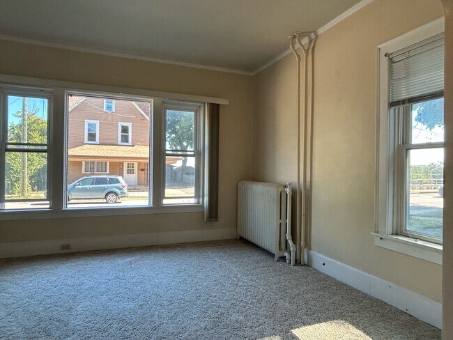 702 Champion St