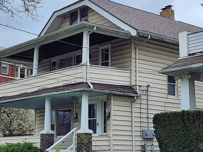 Building Photo - 1380 Webb Rd Unit Down