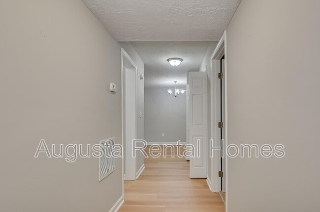 Photo - 2806 Thomas Ln