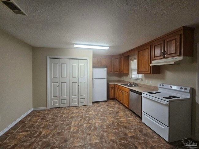 Photo - 2040 E Roberts Rd