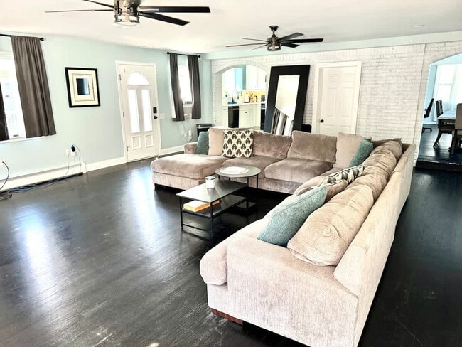 Building Photo - 14386 Calvert St Unit ID1363916P