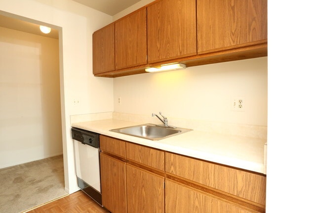 Plymouth Hills Apartments