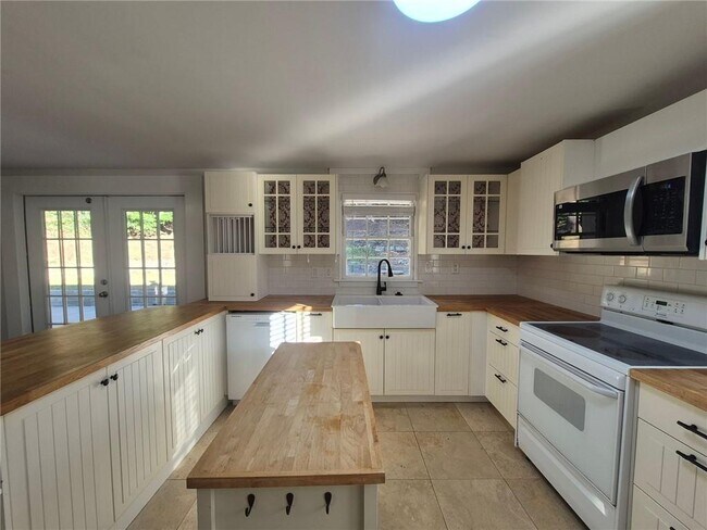 Photo - 2264 Capehart Cir NE