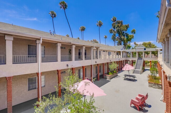 Punto de vista aéreo - Central Inglewood Life – Gated Living Near SoFi & Transit