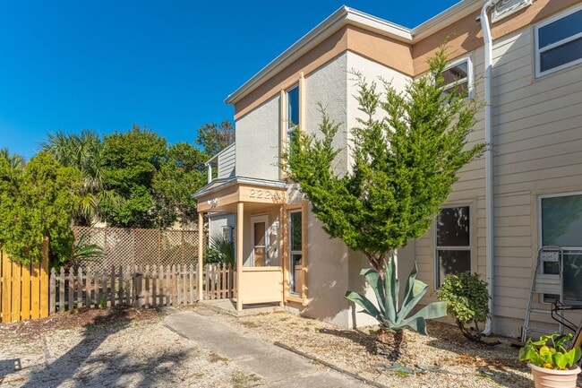 Photo - Spacious townhouse with large 2nd floor covered patio!