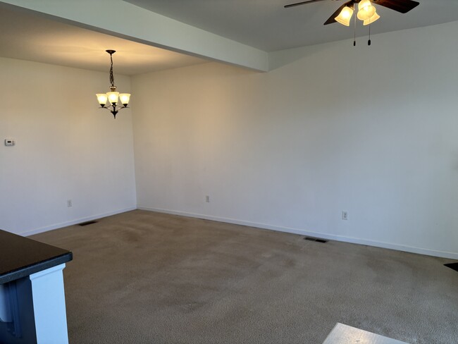 Photo - 300 Milkweed Dr