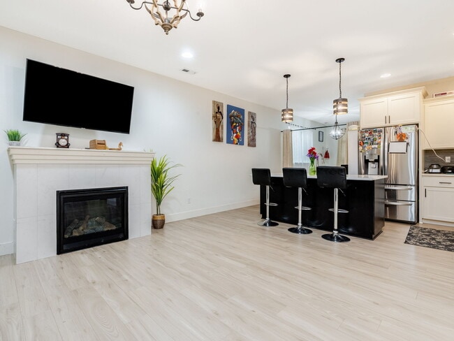 579 NW Adams Ave