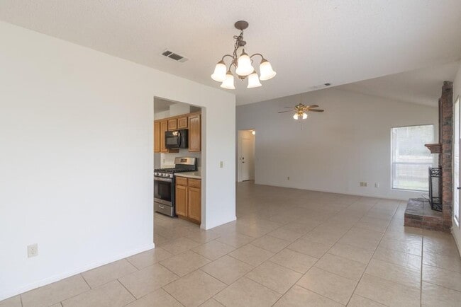 Photo - 300 Oakcrest Dr