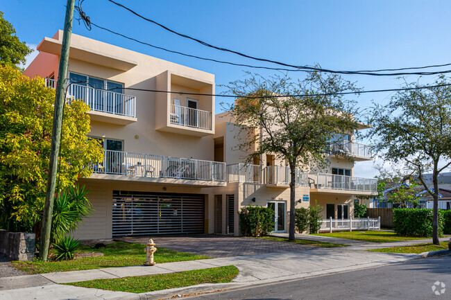 Building Photo - 1553 SW 2ND Street Rental