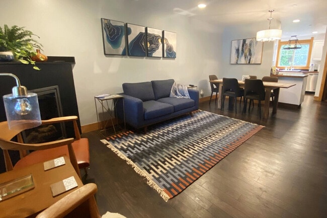 Photo - 2122 N Oakes St Unit ID1051268P