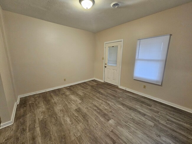 Photo - Clean 2 bedroom, 1 bath.