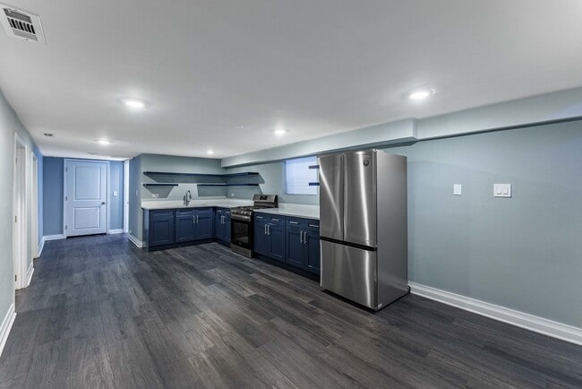 Photo - 1121 N Leclaire Ave