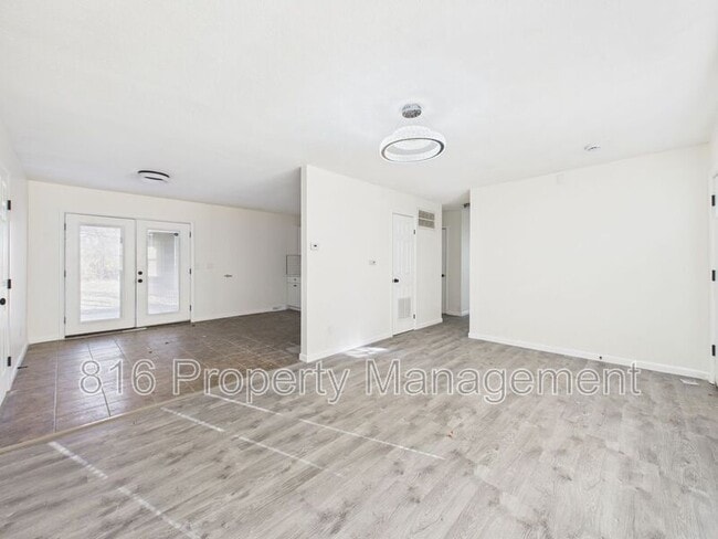 Photo - 8506 E 111 St