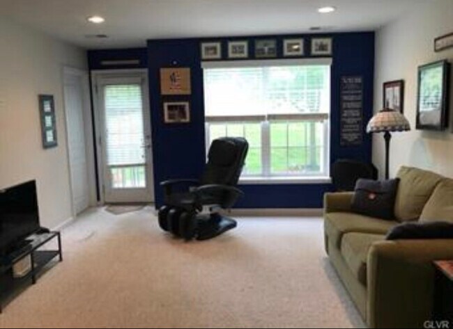 Photo - 8482 Putnam Ct